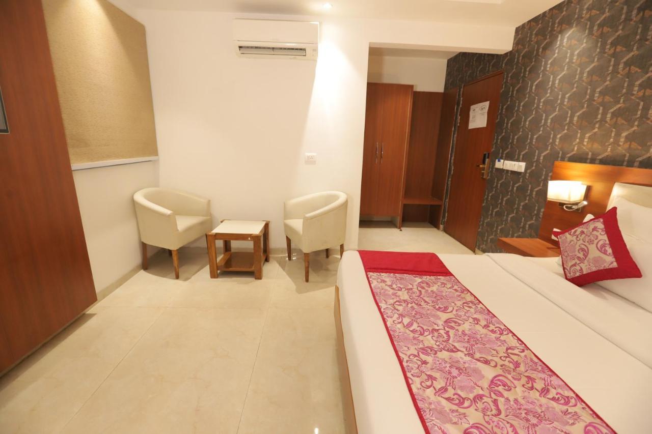 Nh Skye Suites Yeni Delhi Dış mekan fotoğraf