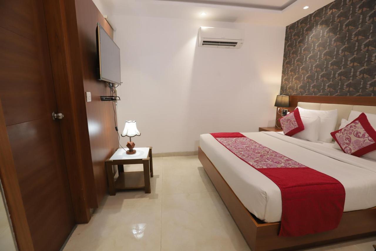 Nh Skye Suites Yeni Delhi Dış mekan fotoğraf