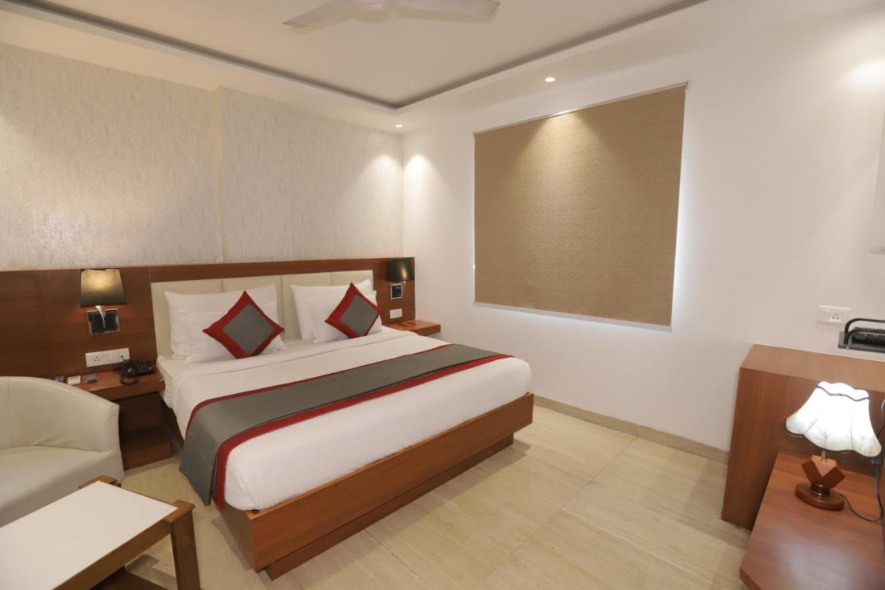 Nh Skye Suites Yeni Delhi Dış mekan fotoğraf