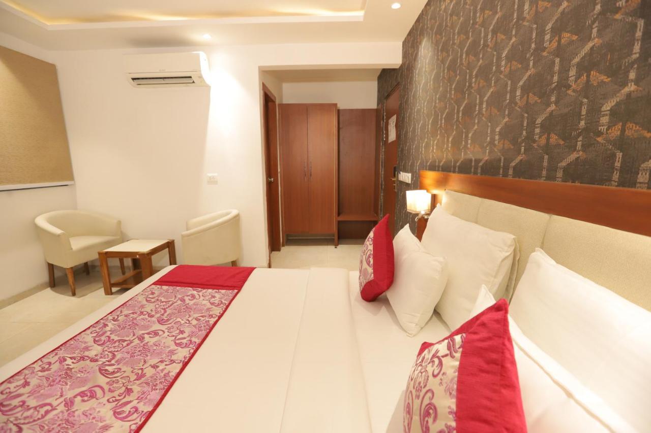 Nh Skye Suites Yeni Delhi Dış mekan fotoğraf