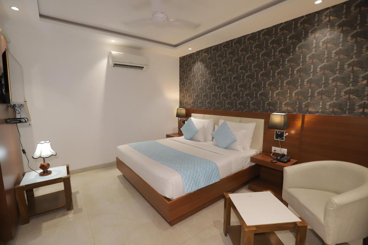 Nh Skye Suites Yeni Delhi Dış mekan fotoğraf