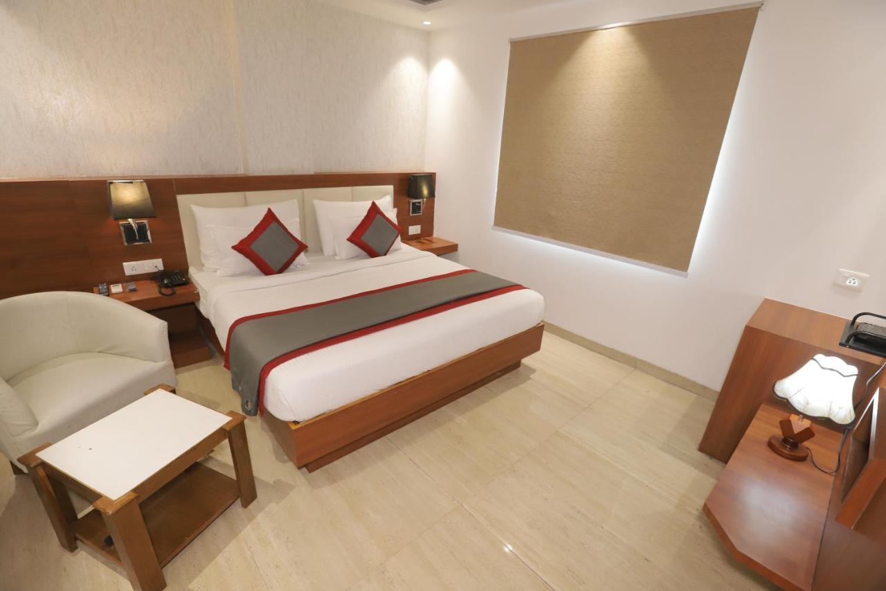 Nh Skye Suites Yeni Delhi Dış mekan fotoğraf