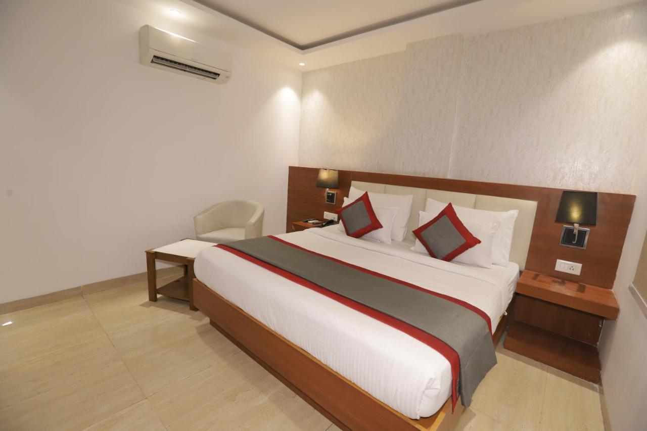 Nh Skye Suites Yeni Delhi Dış mekan fotoğraf