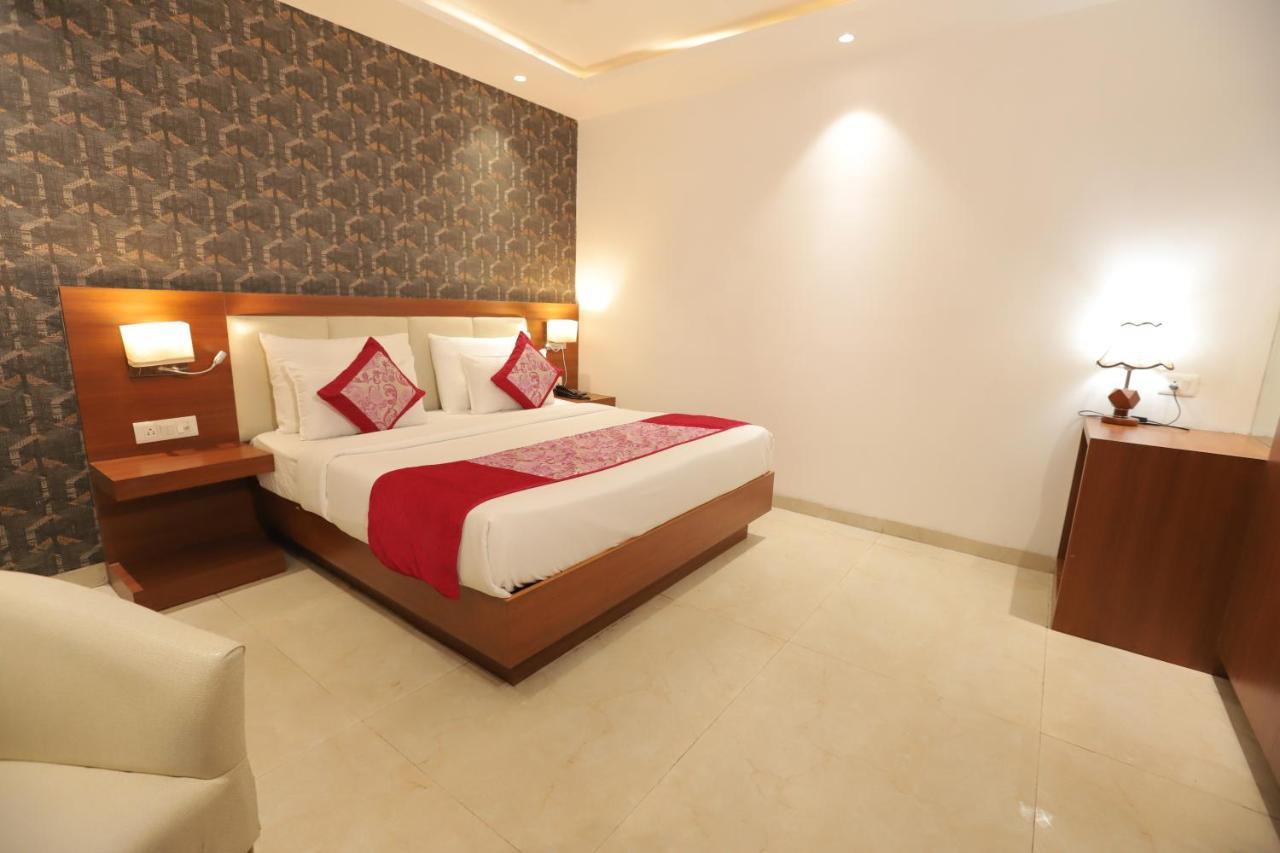Nh Skye Suites Yeni Delhi Dış mekan fotoğraf
