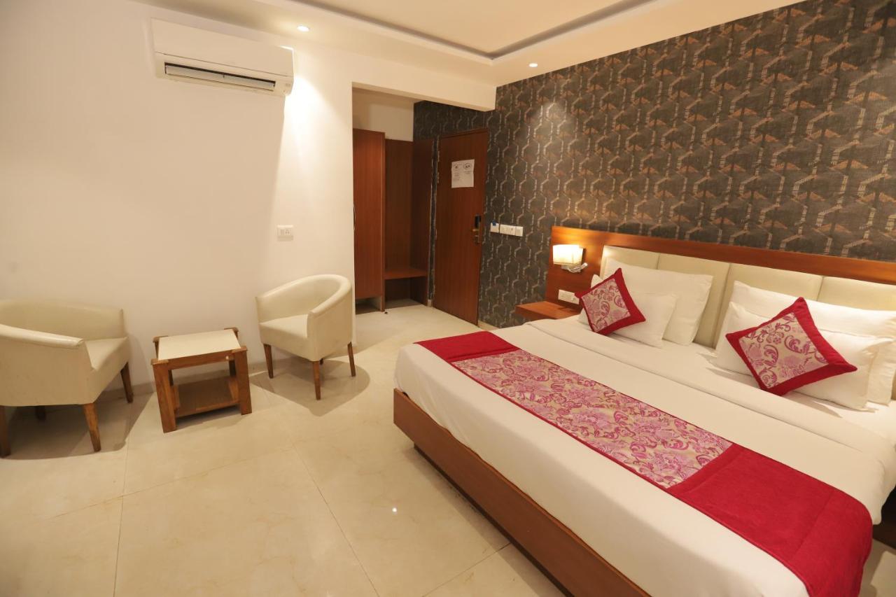 Nh Skye Suites Yeni Delhi Dış mekan fotoğraf