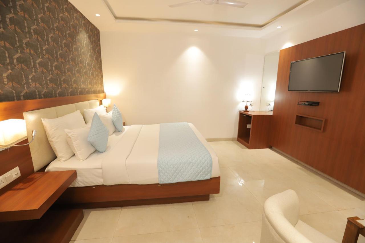 Nh Skye Suites Yeni Delhi Dış mekan fotoğraf
